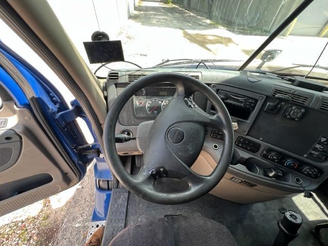 2012 FREIGHTLINER Cascadia - Image 23